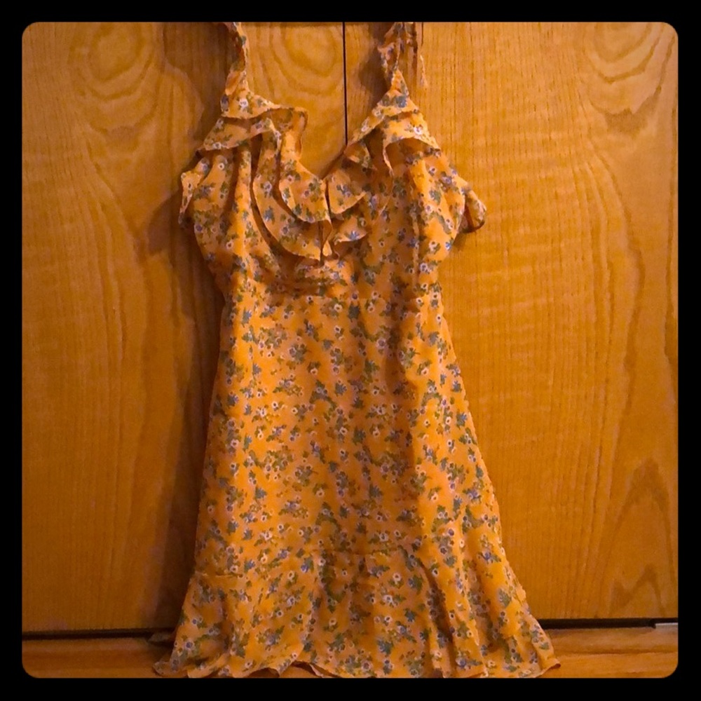 Medium Lulus Yellow Floral Spring Dress